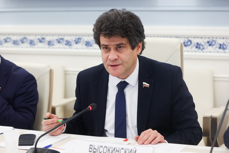 Сенатор Высокинский: 79 регионов утвердили планы модернизации лифтов в многоквартирных домах