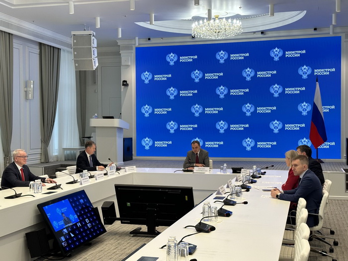 В Минстрое 30 ноября 2023 года состоялся всероссийский вебинар по ускоренной замене лифтов для спецсчетов