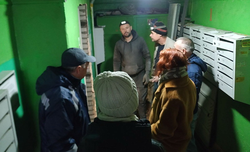 В Архангельске проконтролировали работы по замене лифтового оборудования
